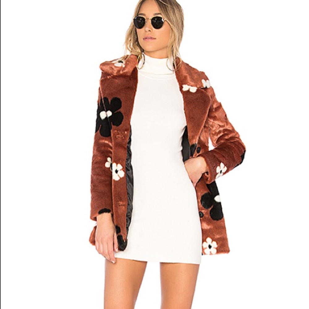 Eaves revolve fur coat/jacket